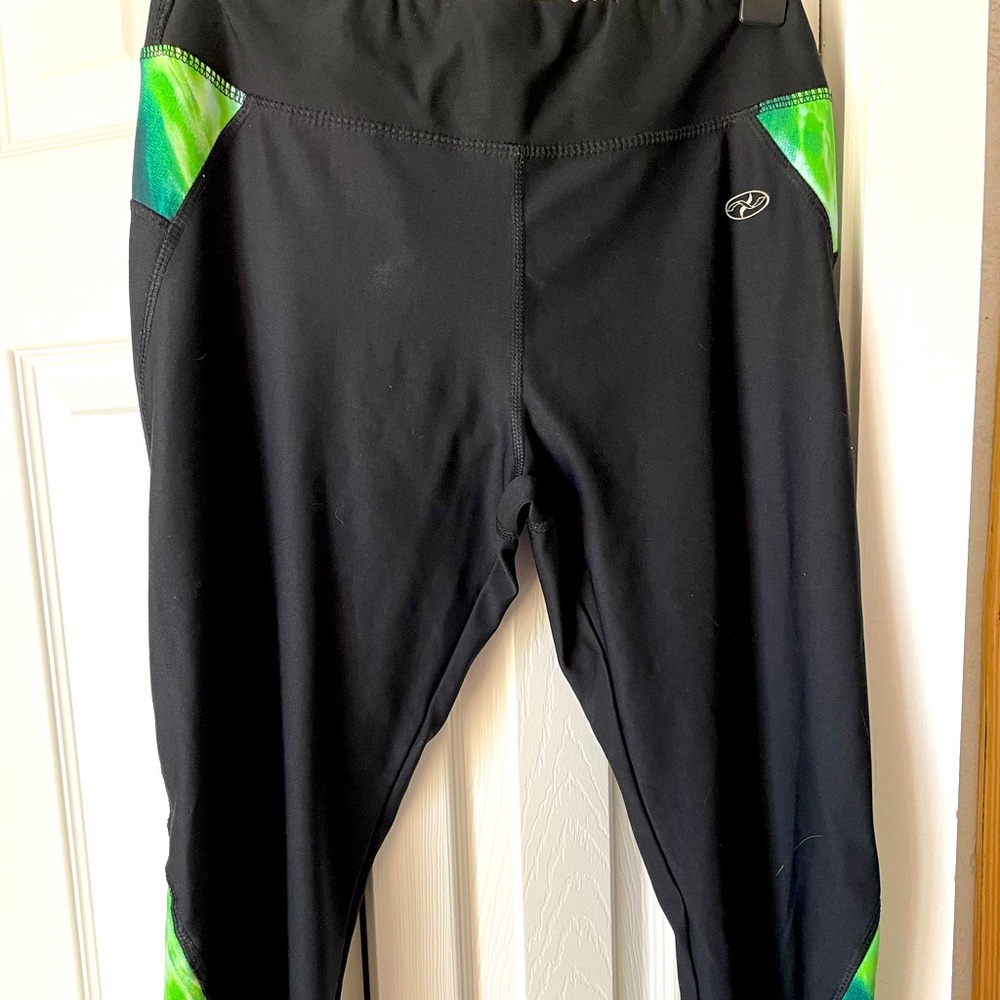 Capri leggings. Size M. Perfect for sports and exercise.